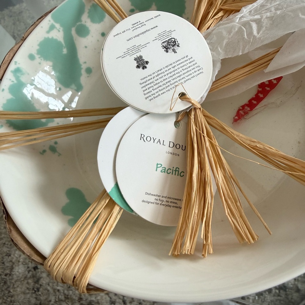 Royal Doulton s/6 White Bowl with Seafoam Green Splash